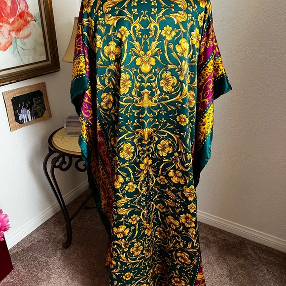 Vanessa Green & Gold Caftan by  Winlar - Picture 3 of 7
